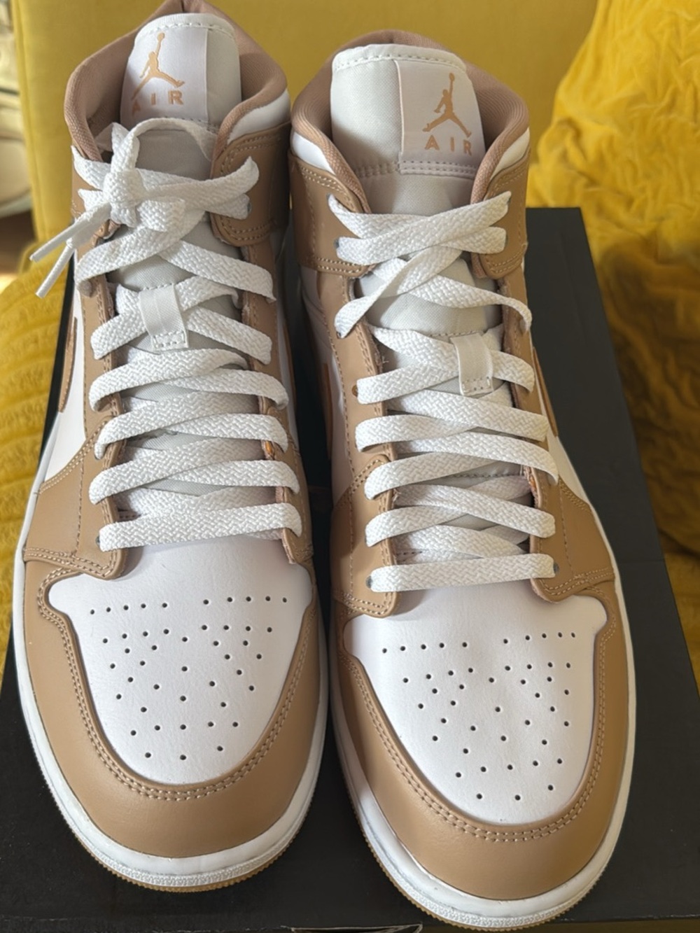 Jordan one mid
Size 12